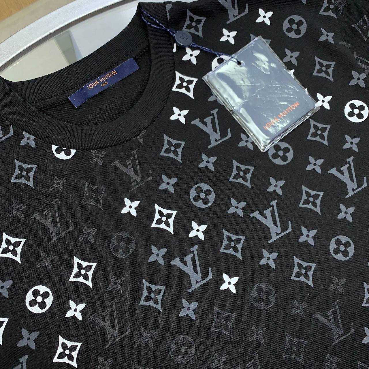Louis Vuitton Monogram Gradient T-Shirt in 2 Colors UK Reps AAA Quality