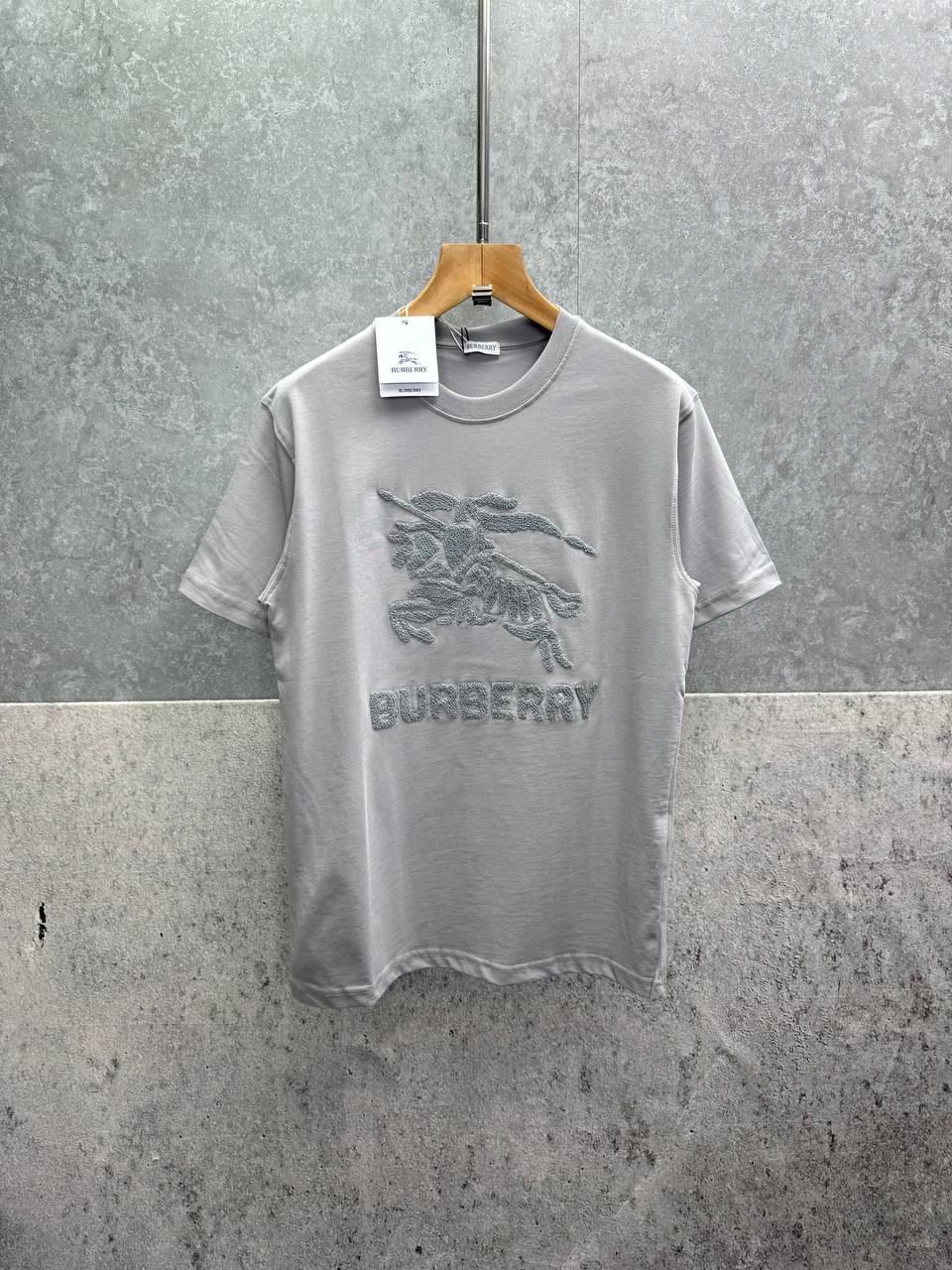 Burberry Logo Printed Men T-Shirts in Black and White First Copy Sales UK