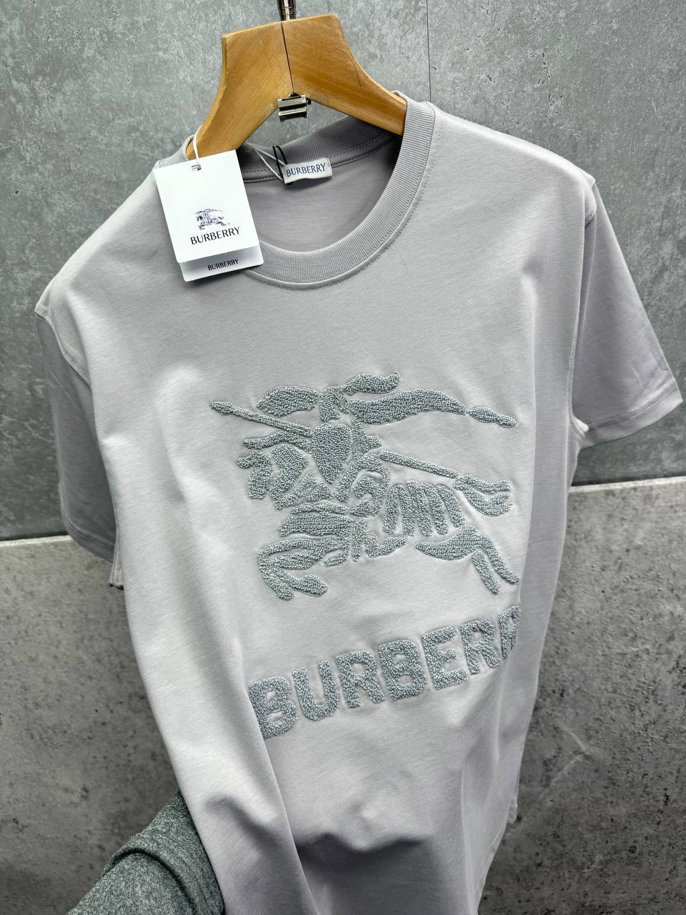 Burberry Logo Printed Men T-Shirts in Black and White First Copy Sales UK