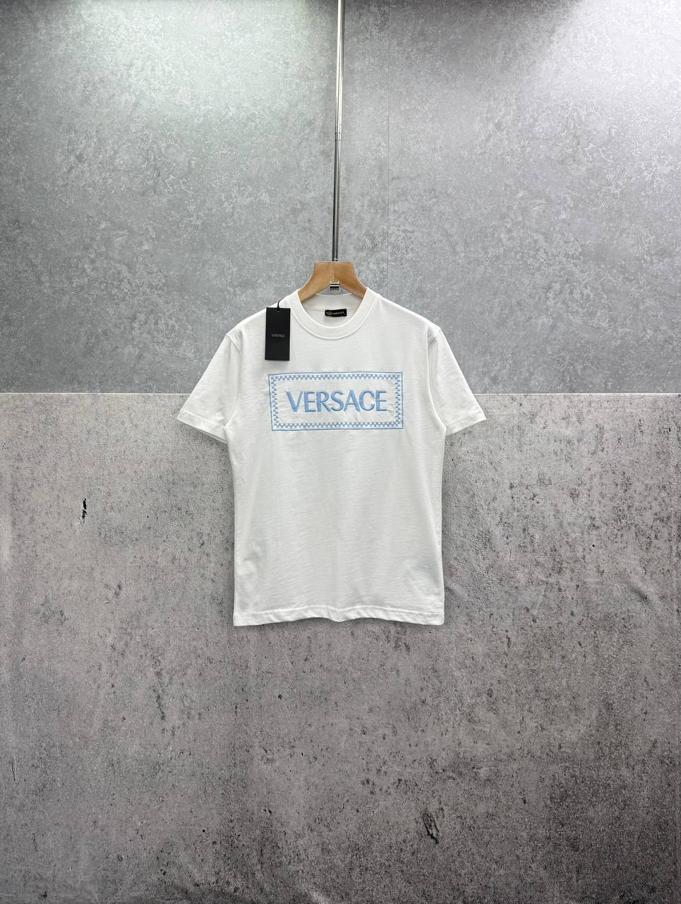 Versace Block Text Logo Embroidered Mens T-Shirts in 2 Colors UK Reps AAA Quality