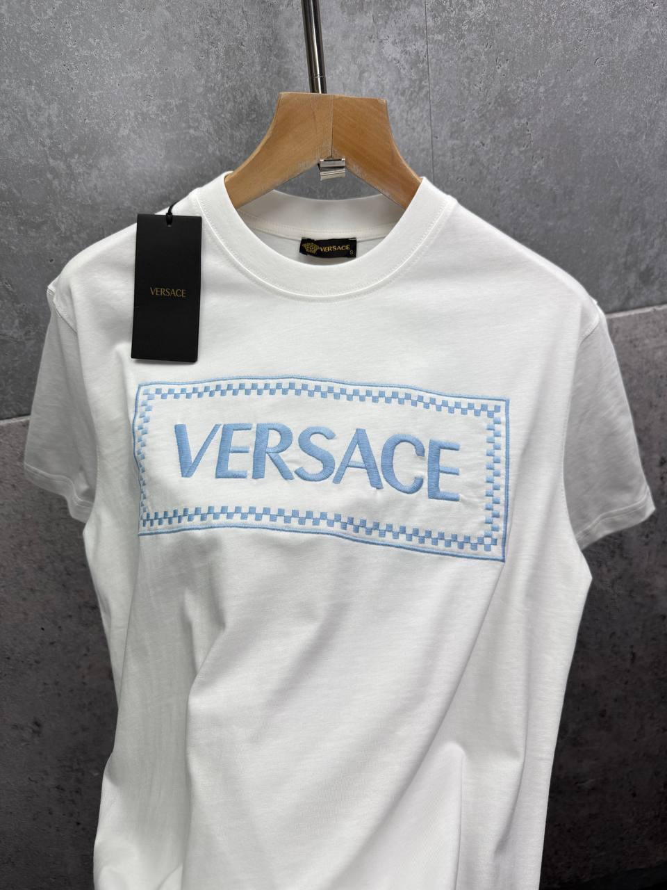 Versace Block Text Logo Embroidered Mens T-Shirts in 2 Colors UK Reps AAA Quality