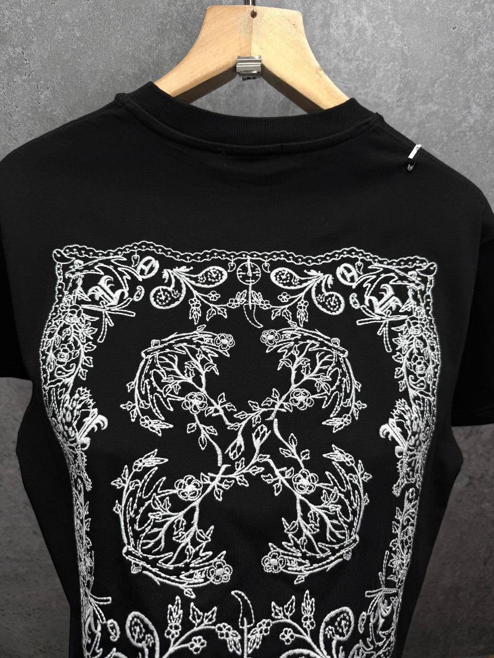Off-White Bandanna Arrow Skate T-Shirts Mens in Multiple Colors Short Sleeves UK Reps AAA Quality