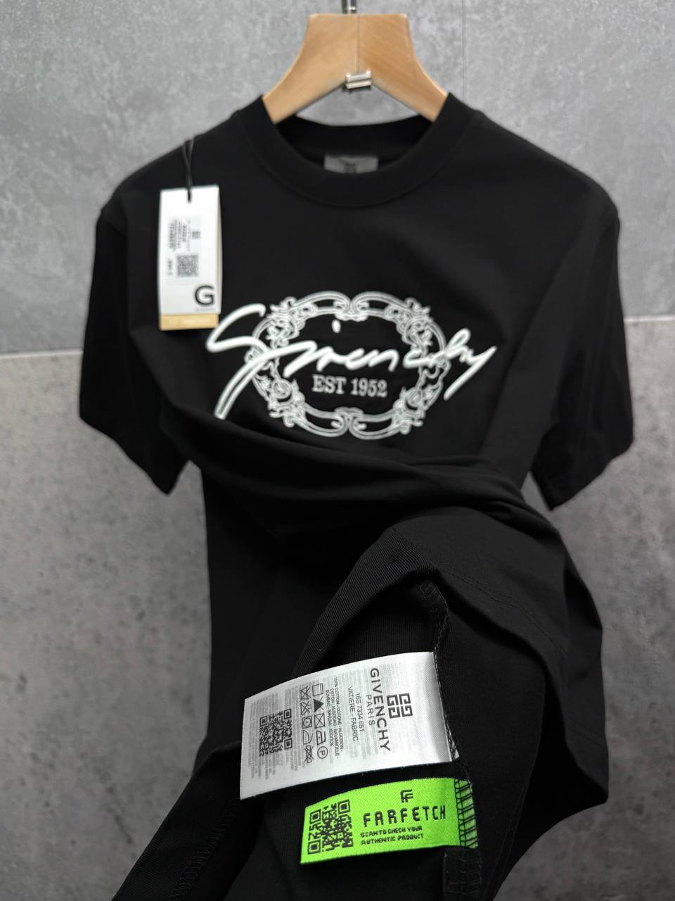 Givenchy Signature-Embroidered Logo Short Sleeve Mens T-Shirts in 2 Colors UK Reps AAA Quality