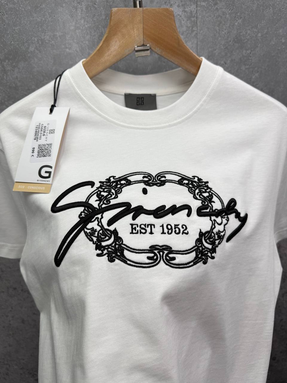 Givenchy Signature-Embroidered Logo Short Sleeve Mens T-Shirts in 2 Colors UK Reps AAA Quality