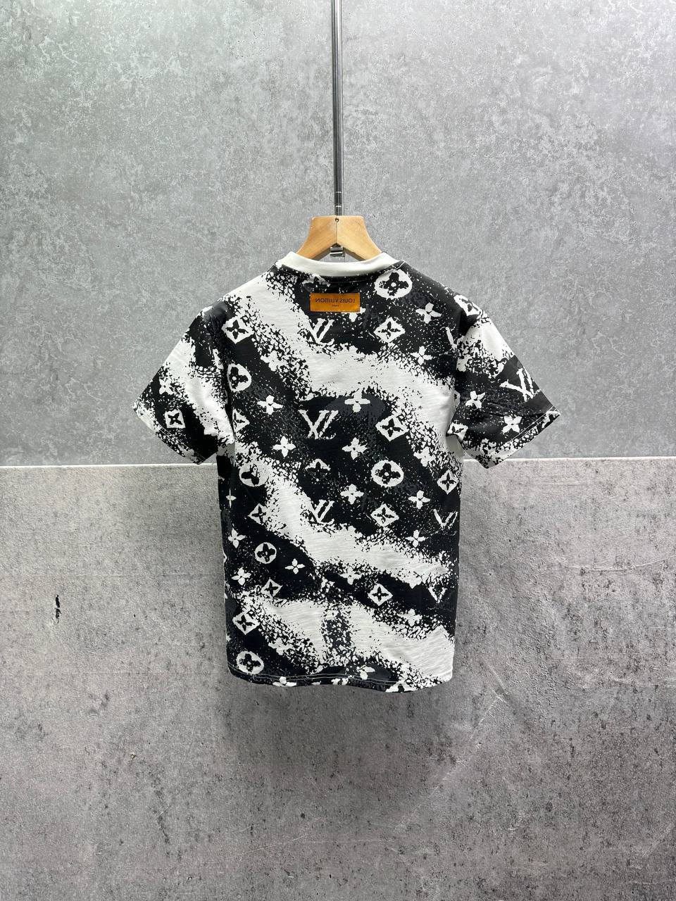 Louis Vuitton Monogram Bandana T-Shirts Mens in 2 Colors UK Reps AAA Quality