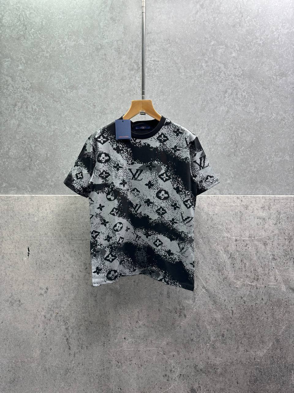 Louis Vuitton Monogram Bandana T-Shirts Mens in 2 Colors UK Reps AAA Quality