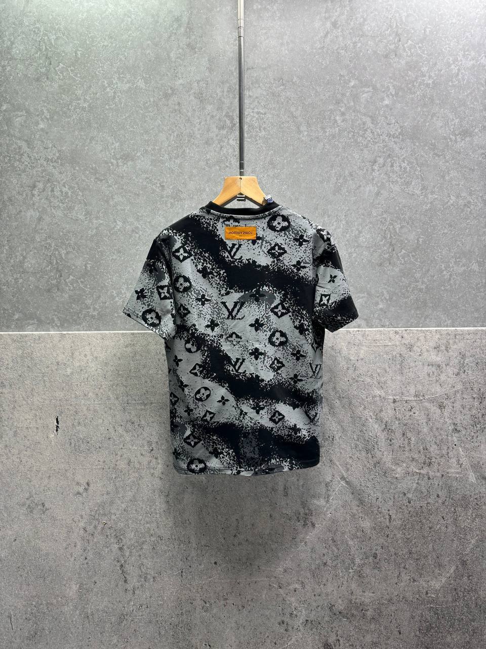 Louis Vuitton Monogram Bandana T-Shirts Mens in 2 Colors UK Reps AAA Quality
