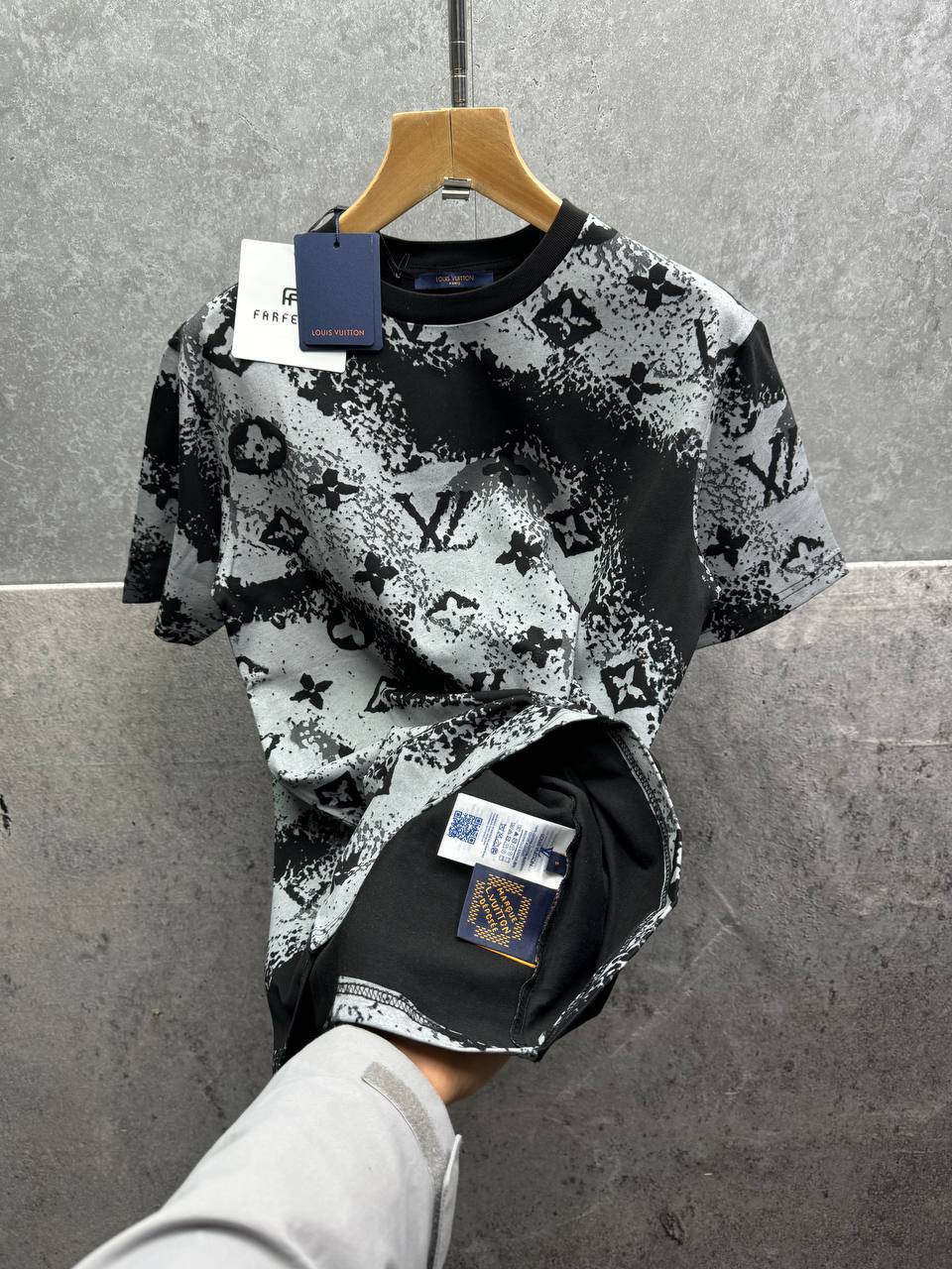 Louis Vuitton Monogram Bandana T-Shirts Mens in 2 Colors UK Reps AAA Quality