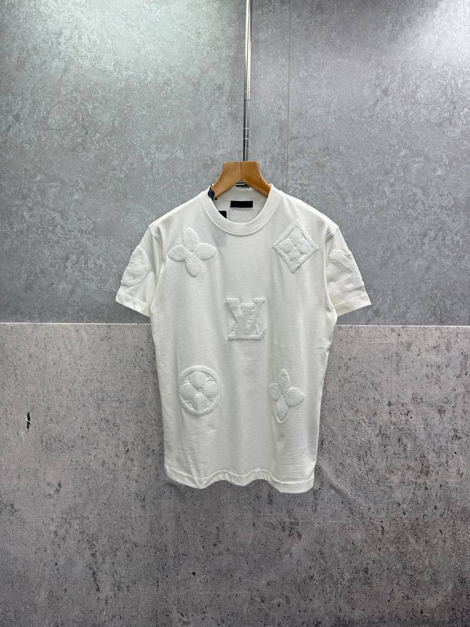 Louis Vuitton Monogram Short-Sleeved T-Shirts Mens in 2 Colors UK Reps AAA Quality