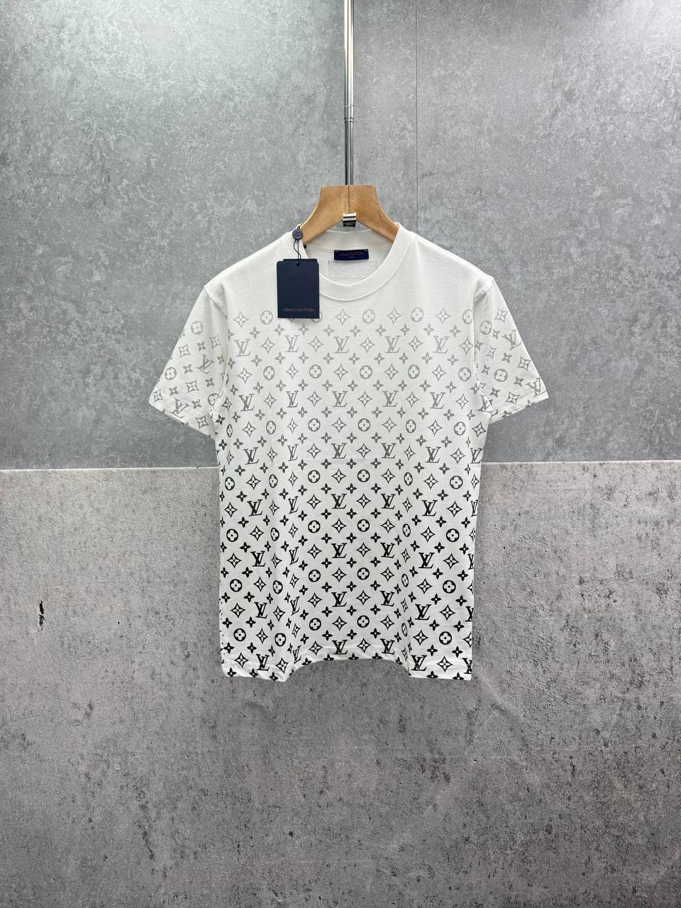 Louis Vuitton Gradient Cotton T-Shirts Mens in 2 Colors UK Reps AAA Quality
