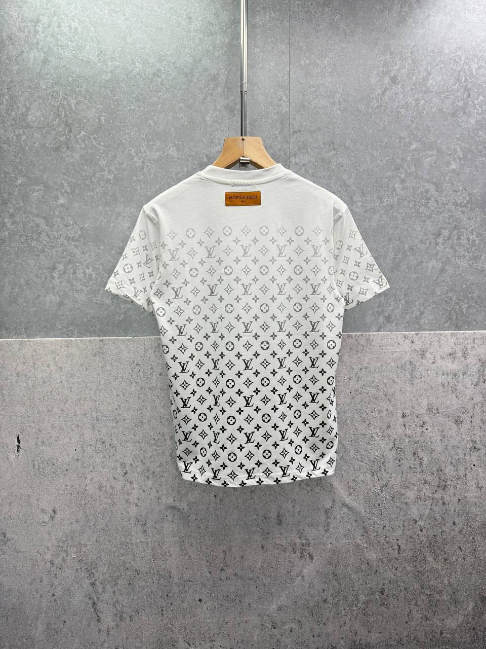 Louis Vuitton Gradient Cotton T-Shirts Mens in 2 Colors UK Reps AAA Quality