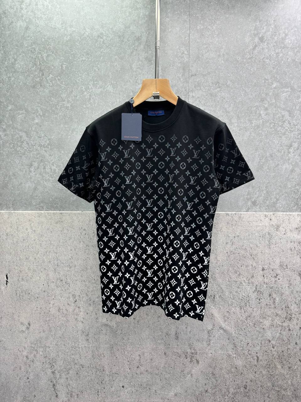 Louis Vuitton Gradient Cotton T-Shirts Mens in 2 Colors UK Reps AAA Quality