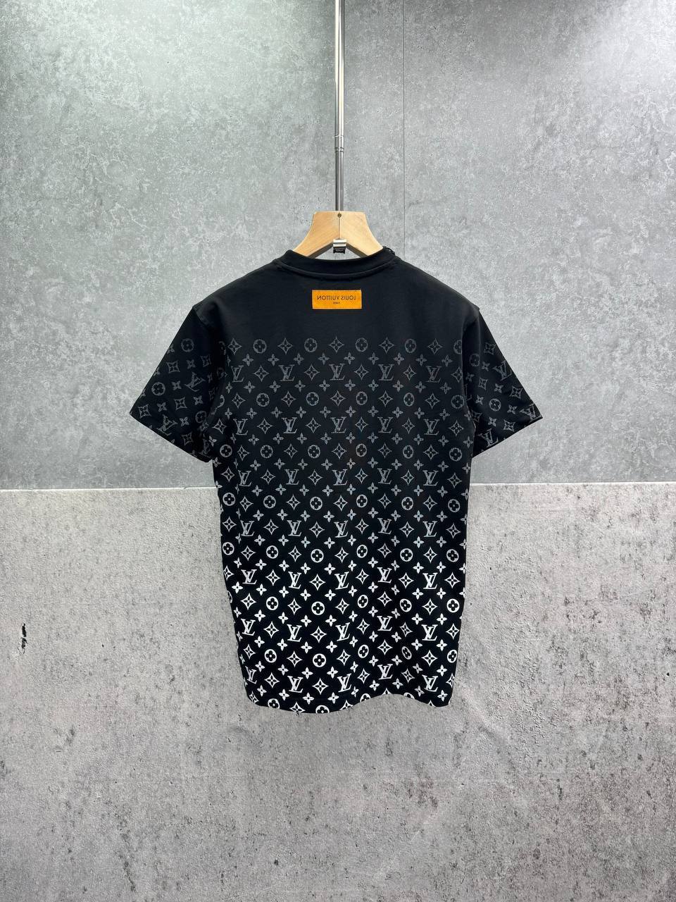 Louis Vuitton Gradient Cotton T-Shirts Mens in 2 Colors UK Reps AAA Quality