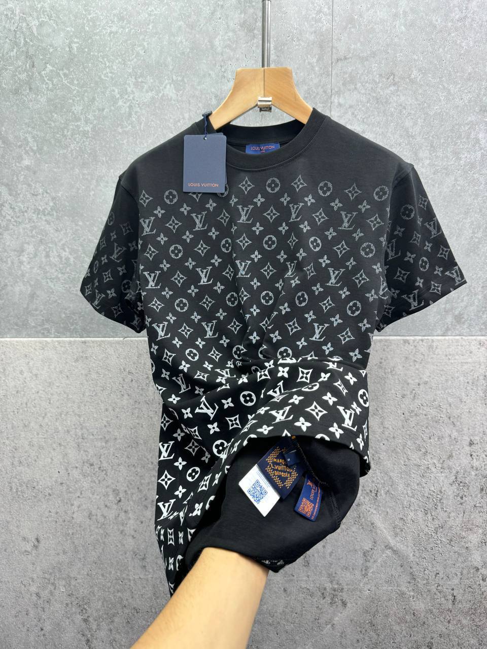 Louis Vuitton Gradient Cotton T-Shirts Mens in 2 Colors UK Reps AAA Quality