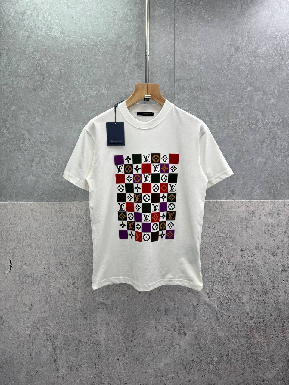 Louis Vuitton Cosmic Monogram T-Shirts Mens in 2 Colors UK Reps AAA Quality