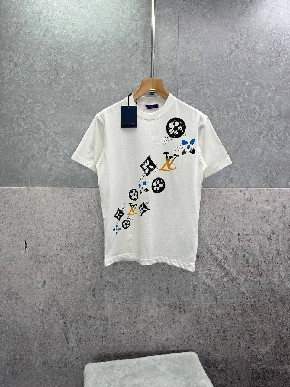 Louis Vuitton Monogram Crewneck T-Shirts Mens in 2 Colors UK Reps AAA Quality