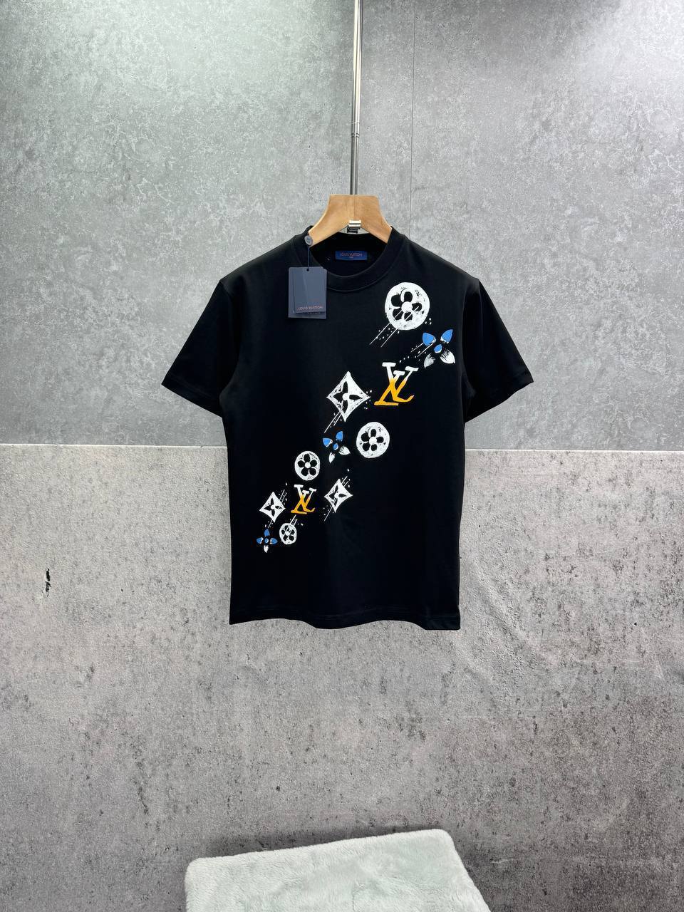 Louis Vuitton Monogram Crewneck T-Shirts Mens in 2 Colors UK Reps AAA Quality