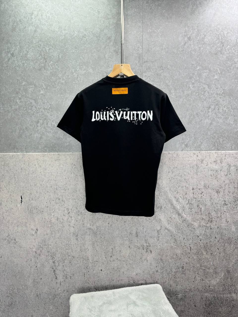 Louis Vuitton Monogram Crewneck T-Shirts Mens in 2 Colors UK Reps AAA Quality