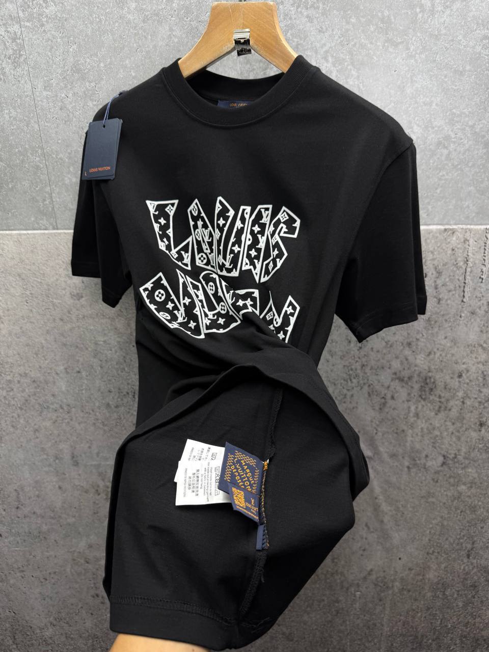 Louis Vuitton Embroidered Logo T-Shirts Mens in Black Color UK Reps AAA Quality