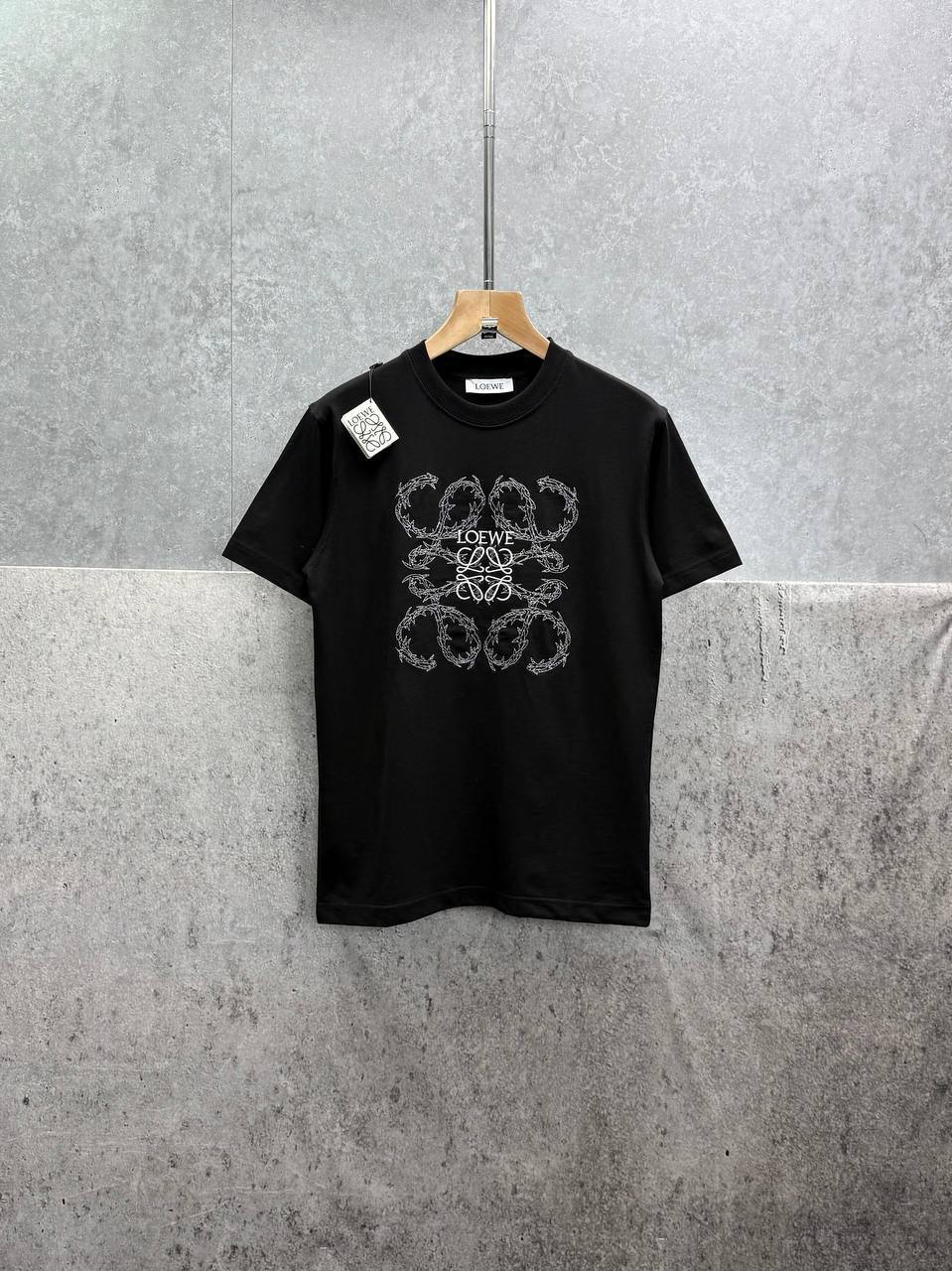 Loewe Brand-Embroidered T-Shirts Mens in 2 Colors UK Reps AAA Quality