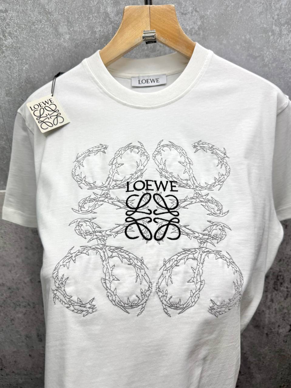 Loewe Brand-Embroidered T-Shirts Mens in 2 Colors UK Reps AAA Quality