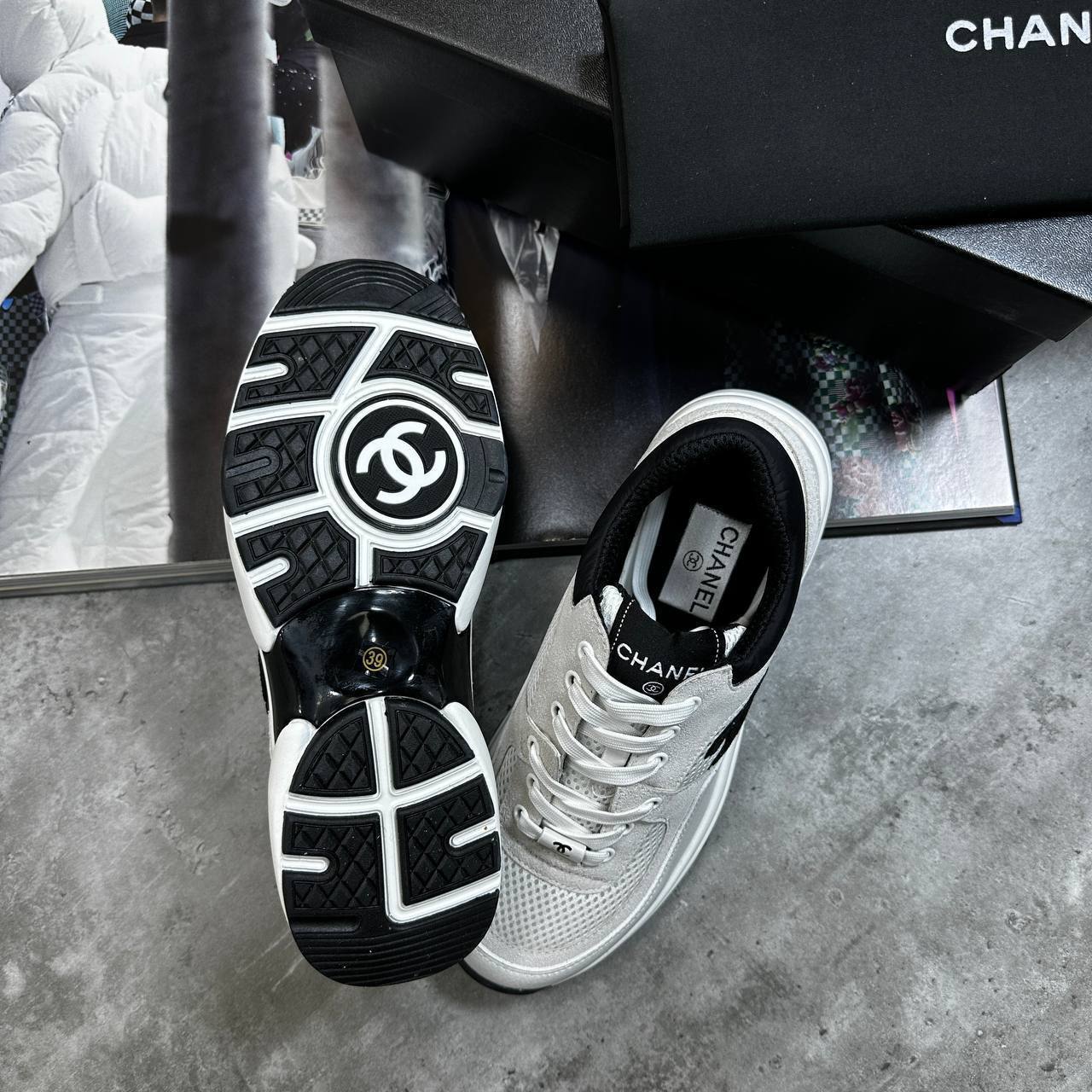Chanel White Black CC Logo Runner Trainer Women's in White Color UK Reps AAA Quality