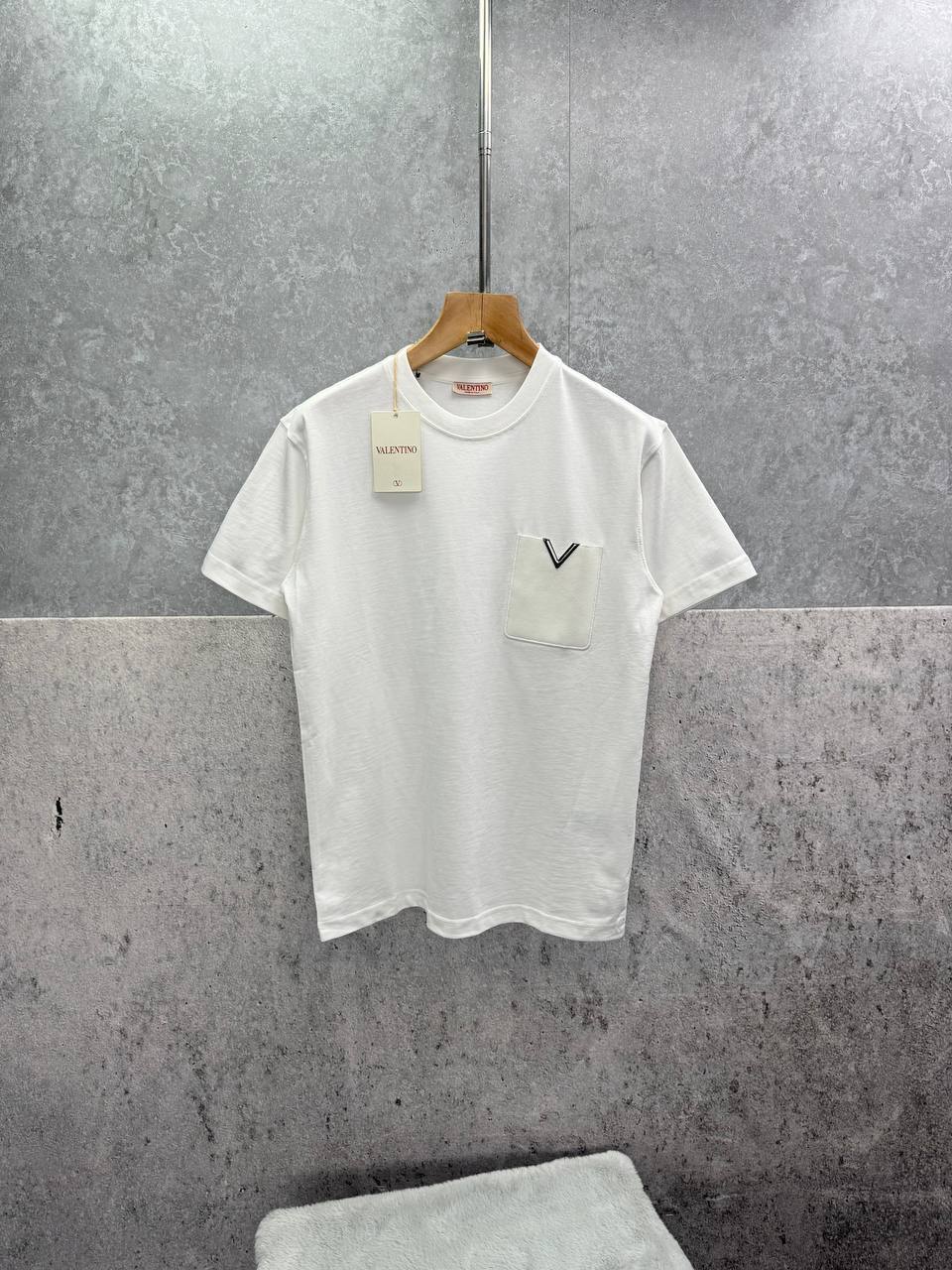 Valentino Garavani V-detail T-shirt in Multiple Colors Mens UK Reps AAA Quality