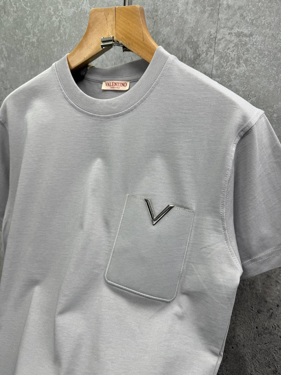 Valentino Garavani V-detail T-shirt in Multiple Colors Mens UK Reps AAA Quality