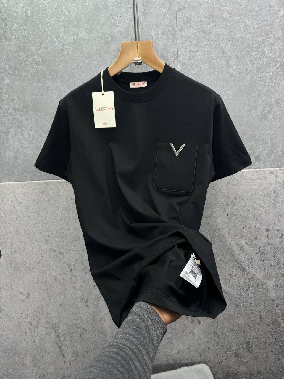 Valentino Garavani V-detail T-shirt in Multiple Colors Mens UK Reps AAA Quality