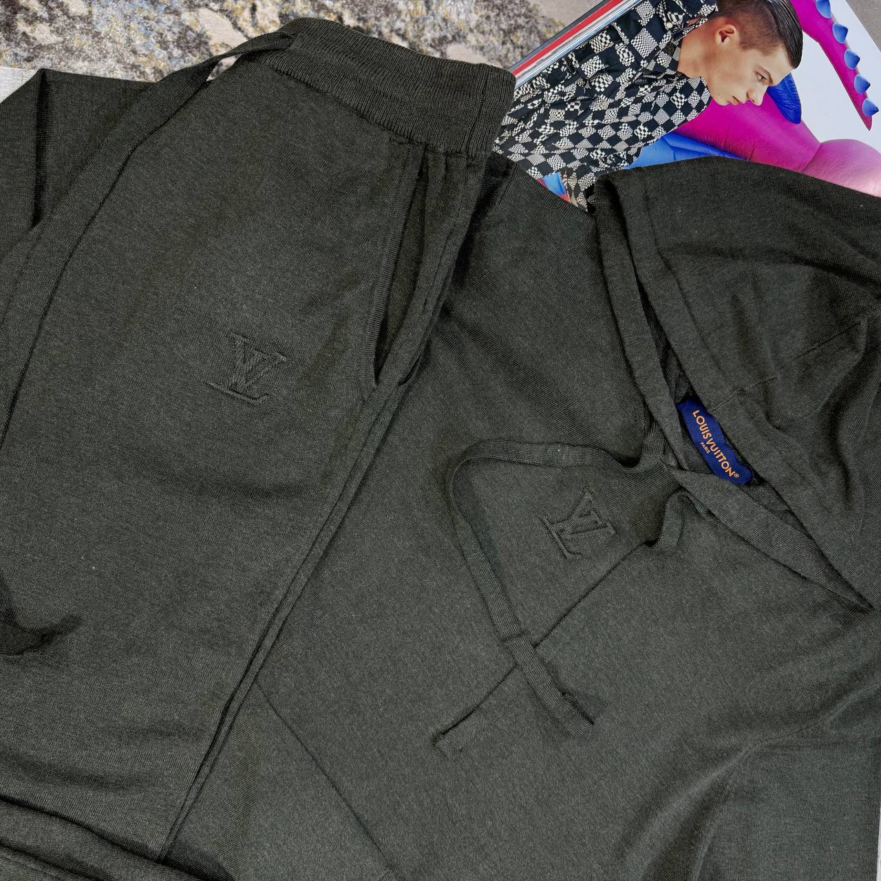 Louis Vuitton Logo Hooded Solid Tracksuit Mens in 2 Colors Best Sale UK Reps AAA Quality