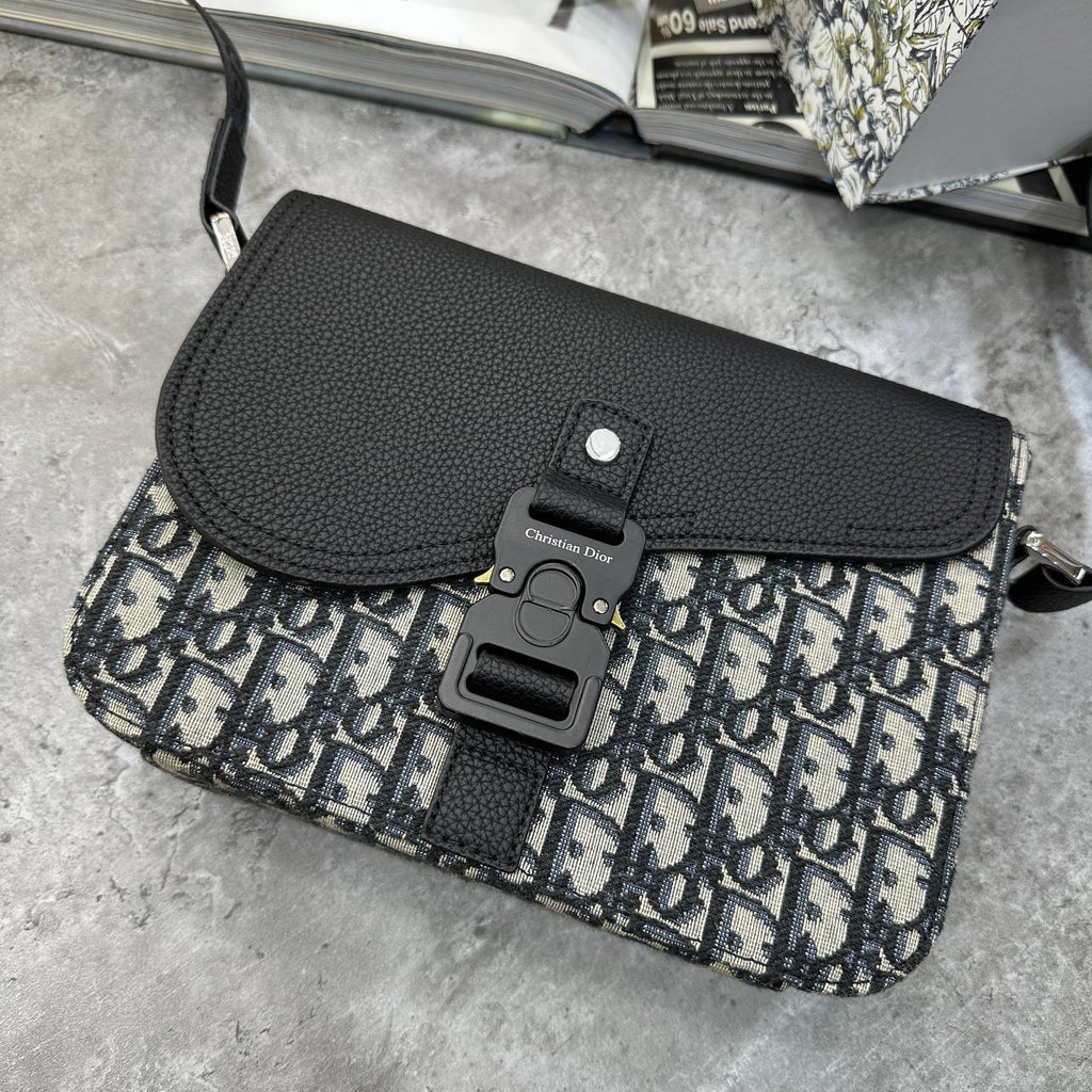 Christian Dior Signature Asymmetrical Messenger Bags Mens UK Reps AAA Quality