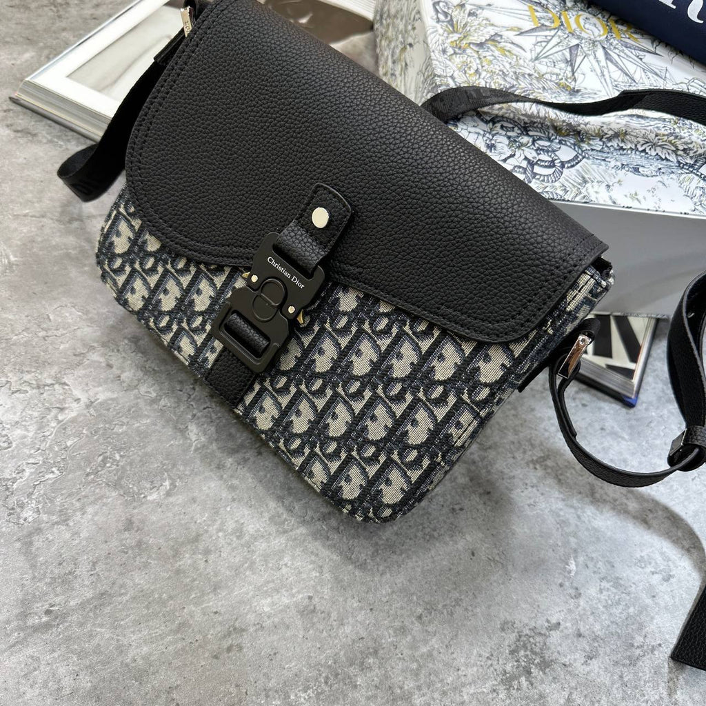 Christian Dior Signature Asymmetrical Messenger Bags Mens UK Reps AAA Quality